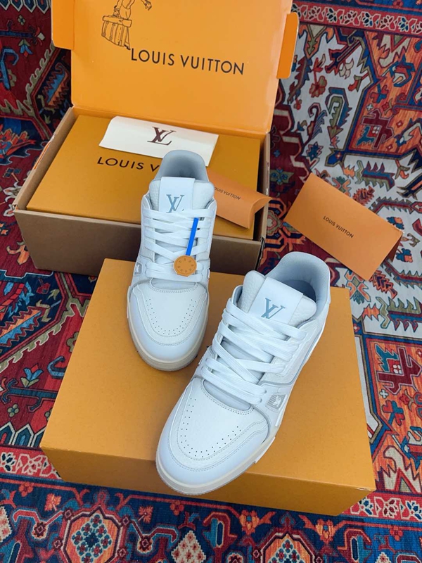 ルイヴィトン靴背面デザイン